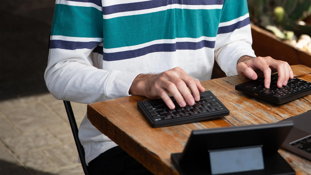 Tetra ergonomic split keyboard for work